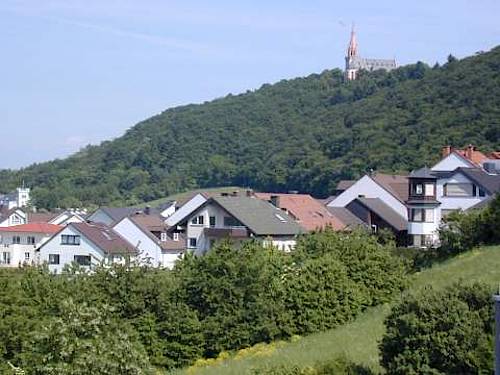 Foto: Ausblick nach Osten (mit Rochusberg und Kapelle)